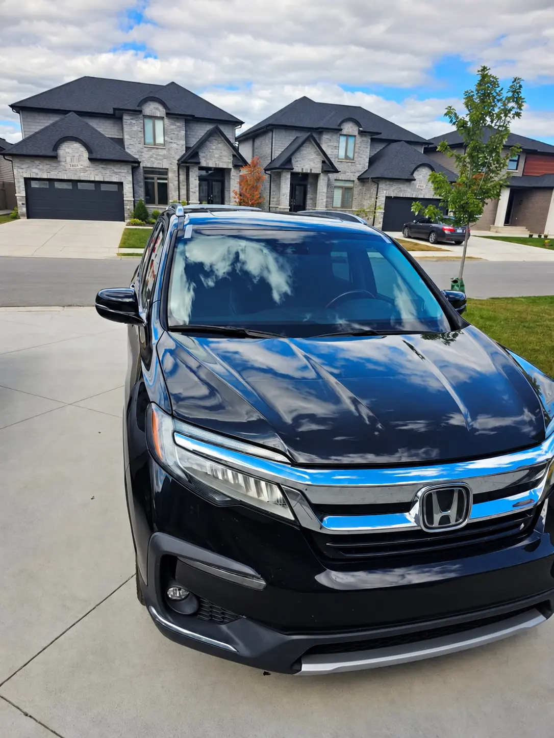 Vehicle windshield repair and replacement service